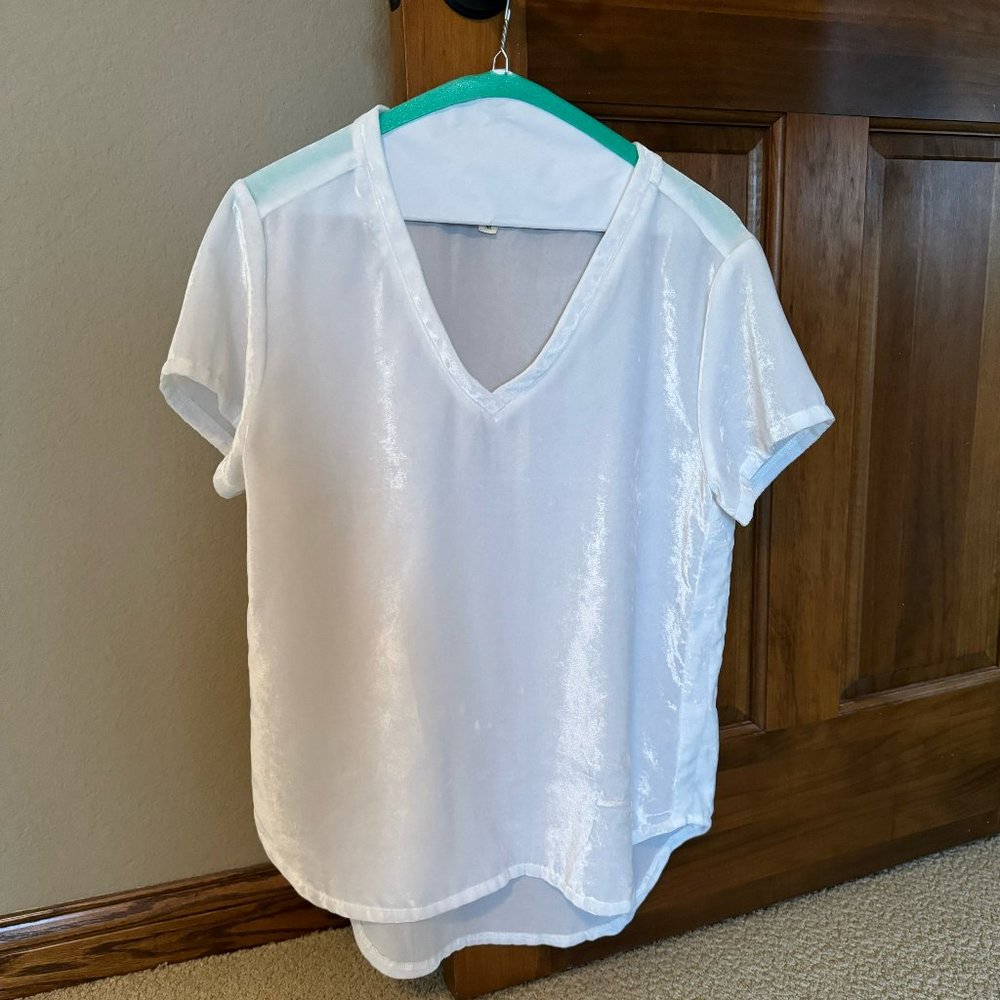 Cloth and Stone Velvet Womens Blouse Size M White Short Sleeve V-neck